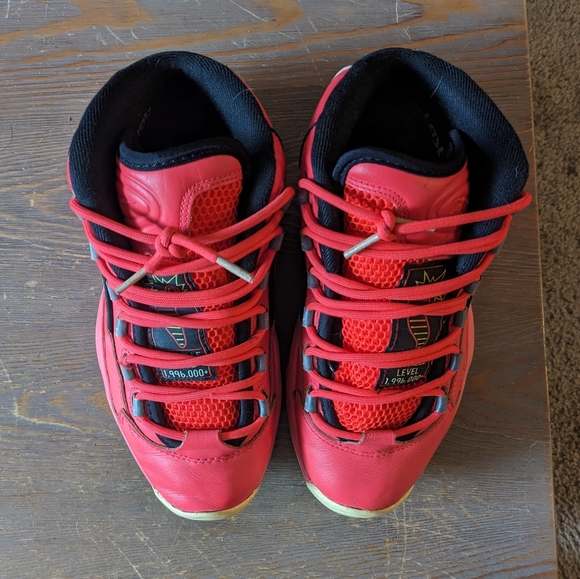 Reebok question x Hot Ones - Picture 4 of 5